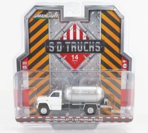 MODELLINO CAMION STATICO CHEVROLET C60 PROPANE ARMSTRONG 1982 SCALA 1:64 - Foto 1 di 1