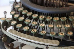 Antique Collectable - Imperial B Typewriter - Picture 1 of 12