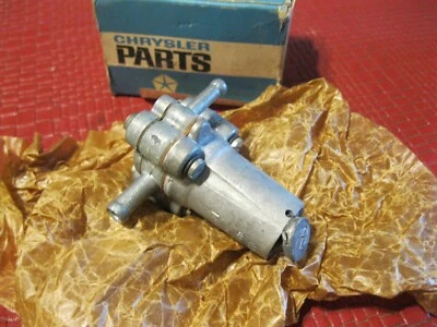Válvula de control de emisiones Plymouth Cricket 1971-1972 Mopar, en caja. Foto 1 de 2