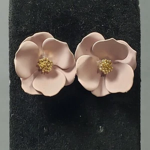 "Pendientes de flores tachonadas tono dorado púrpura mediados de siglo modernista boho perforados de 1" - Imagen 1 de 9