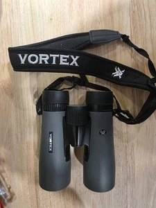 Vortex 10x42 Diamondback HD Binoculars With Case - Picture 1 of 4