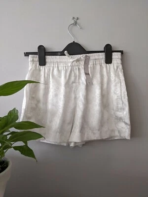 Urban Outfitters Archive ivory daisy satin shorts size XS BNWT - Image 1 of 4