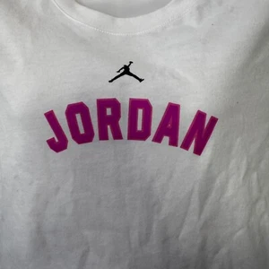 Jordan Crop Top T-Shirt Logo Grafik Activewear weiß lila Kinder Größe L - Bild 1 von 7