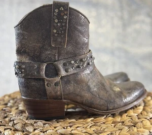 FRYE Boots Women’s Sz 8M Deborah Stud Harness Weathered Leather Pull On Brown - Picture 1 of 14