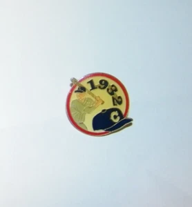 Chicago Cubs Commemorative 1932 Enamel Hat Lapel Pin Rare Batter & Hat N.M. - Picture 1 of 3