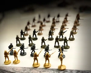 1 of 8 Sets Axis Allies 1942 Soldat By Country UK USA GERMANY JAPAN (6P) - Bild 1 von 12