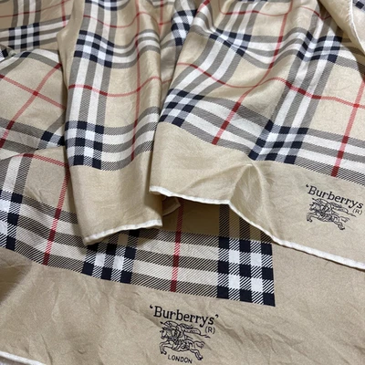 Bufanda de seda Burberrys 29 pulgadas clásica a cuadros beige azul marino rojo conjunto de 2 vintage Foto 1 de 4