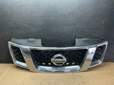 Grelha dianteira superior cromada Nissan Pathfinder 2008 a 2012 fabricante de equipamento original U6067 DG - Imagem 1 de 4