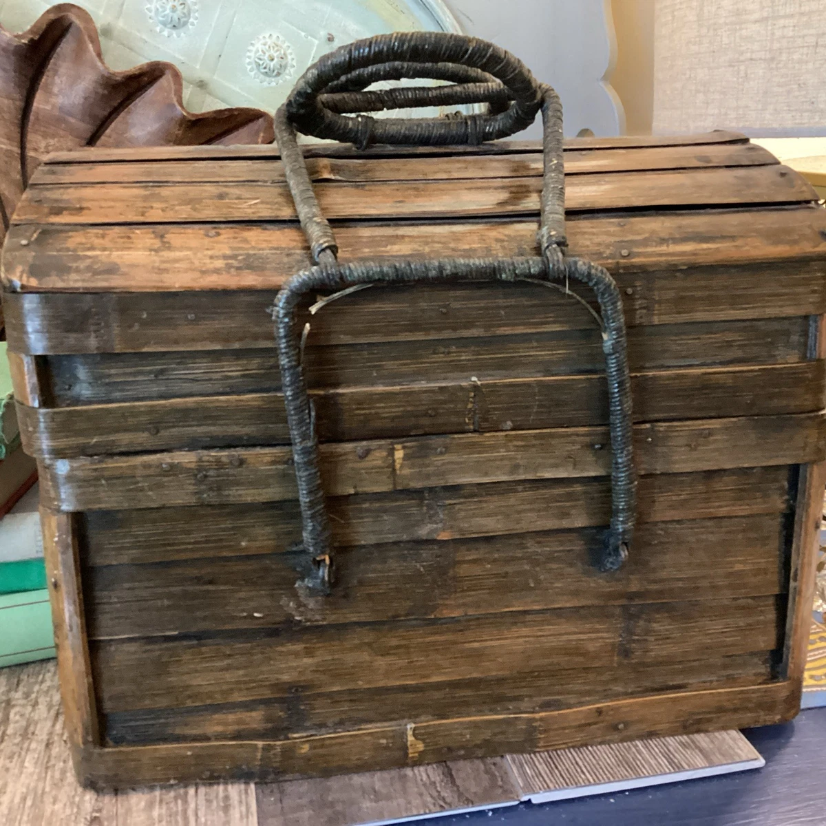 中国の古い民芸品です。ヴィンテージ 木製の箱型籠。古いものです 世界