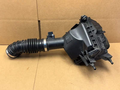 2009-2020 Nissan 370z Right Side Air Filter Cleaner Box Housing W/Tube PO36 OEM - Imagem 1 de 4