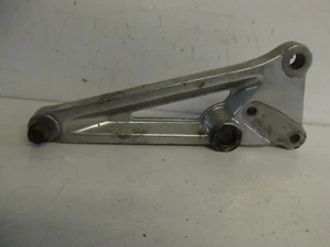 HONDA CB125 TDC FUSSRASTENAUFHÄNGER RECHTSHAND - Bild 1 von 2