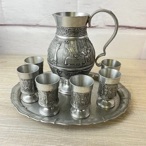 Vintage deutscher Zinn Krug & kleiner Kelch Becher Set Grennington Relief Szene 8 Stck. - Bild 1 von 24