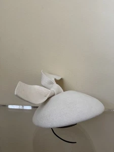 Philip Treacy London Fascinator Wool Felt Hat White Bow Headpiece Hatinator - Picture 1 of 9