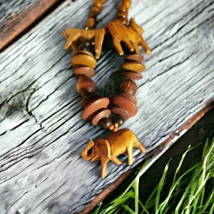 Wood Bead Necklace Carved Animal Elephant, Camel, Zebra 24", Vintage 1980, (R10) - Picture 1 of 9