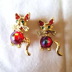 Vintage Set of 2 Cat Pins w Red and Green Rhinestones & Pink Cabochon - Picture 1 of 4