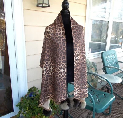 Mantón bufanda diseño leopardo La Fiorentina con ribete de pompón de piel de zorro talla única Foto 1 de 4