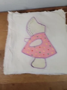 Vintage 50's Quilt Blocks Sunbonnet Sue 18 Blocks  Hand Stitched Approx 11" x 11 - Picture 1 of 18