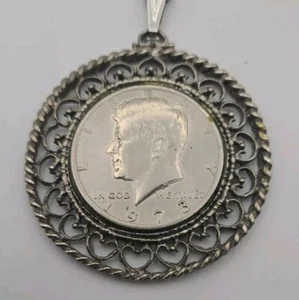 Rare Vintage 1973 Liberty Half Dollar John F Kennedy Pendant Necklace - Picture 1 of 6