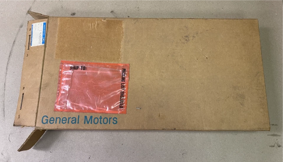 1984-1989 Chevrolet Corvette C4 conjunto de tampa de console central vermelho. #14046652. NOS. - Imagem 1 de 4