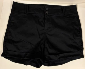 Torrid Shorts Women size 16 Cuff Leg pockets BLACK nwot - Picture 1 of 9