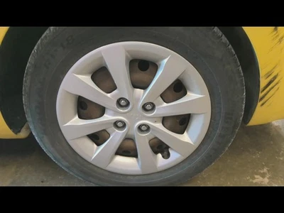 Cubierta de rueda usada se adapta a: Kia Rio 15`` 2016 8 radios grado C Foto 1 de 4