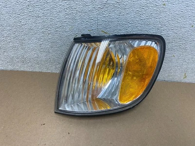 2001 to 2003 Toyota Sienna Turn Signal Left Driver LH Lamp Oem P8053 DW - Image 1 of 4