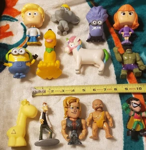 GRANDE LOTTO DI 13 FIGURINE GIOCATTOLI - Foto 1 di 1