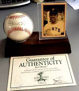 Supporto autografato Willie Mays Ball-COA e noce. Carta Topps #3. - Foto 1 di 5