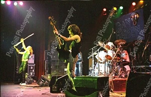 IRON MAIDEN in concert 1980! 22 Rare Onstage PHOTOS! Paul Di'Anno. not cd - Imagen 1 de 5