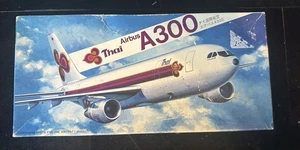 Hasegawa 1/200 Airbus A300 Thai Airways model Kit - Picture 1 of 2