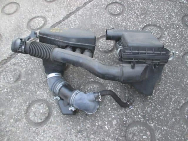 TOYOTA Prius 2011 DAA-ZVW30 Air Cleaner Assembly 1770037252 [Used] [PA64859871] - Image 1 of 1