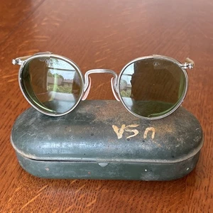 Occhiali da sole antichi seconda guerra mondiale occhiali verdi B&L USA vintage FULVUE occhiali con custodia - Foto 1 di 24
