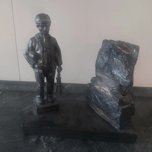 Figur aus Zinkguss 22 cm mit Kohlestück Bergmann Bergbau Bergwerk Glück auf! - Bild 1 von 2