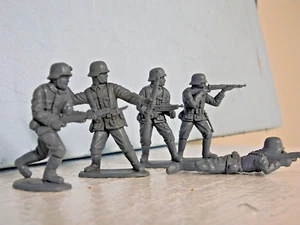 5 Original Matchbox WW11 German Infantry 1/32nd (Jan. Listing) - Picture 1 of 7