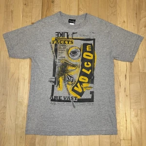 Vintage Volcom Shirt Mens Medium Y2K Skate Surf Grunge 2000s Graffiti Stars Gray - Picture 1 of 9