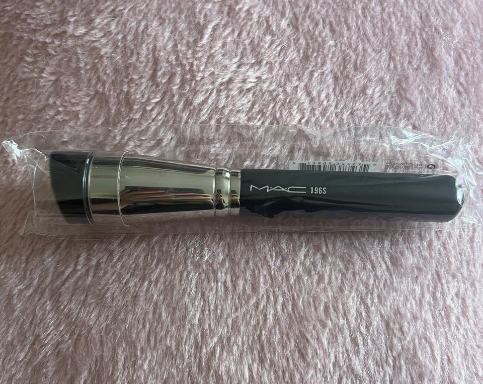MAC 196s Slanted Flat Top Foundation Brush Brand New - Image 1 of 1