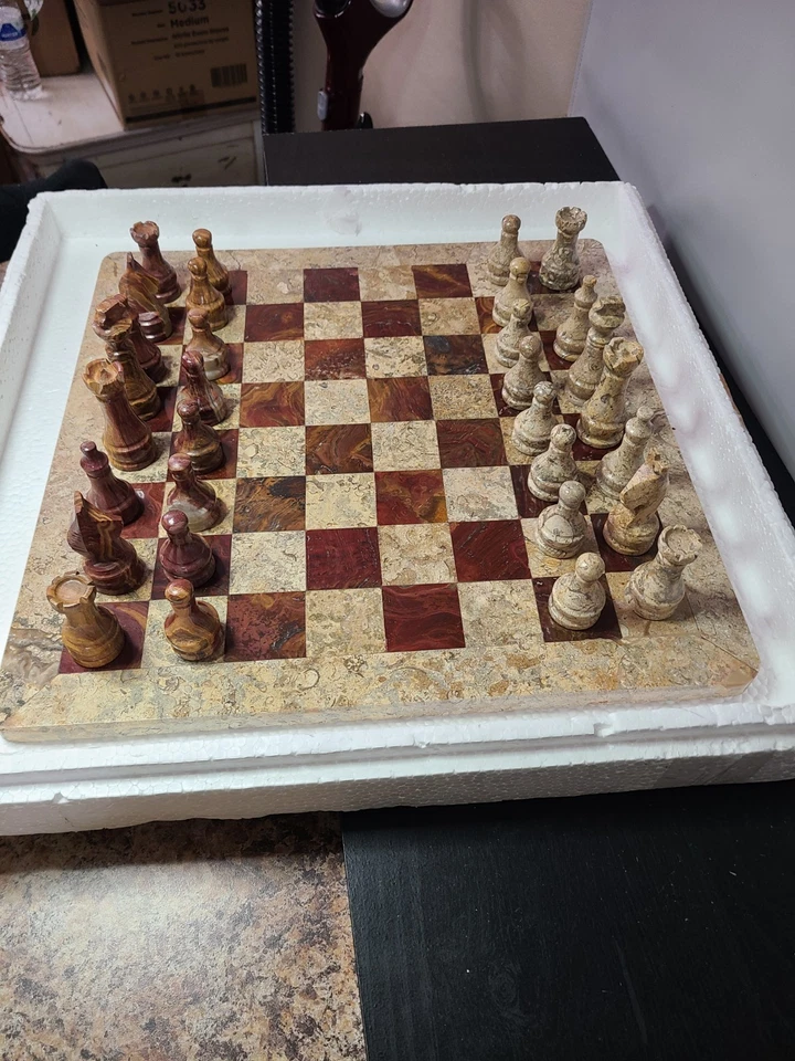 MARBLE CHESS SET GREEN ONYX MARBLE And FOSSIL CORAL. (Missing 1 Piece) - Image 1 of 4