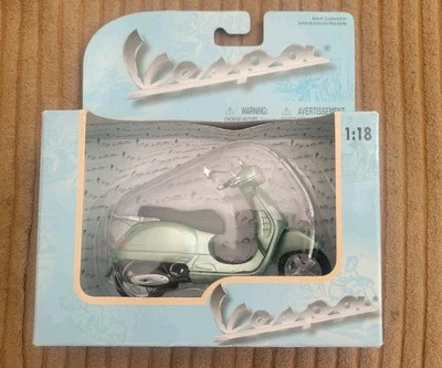 MAISTO VESPA Scooter 1:18 Model Green Color New In Package Motorbike Piaggio - Image 1 of 4