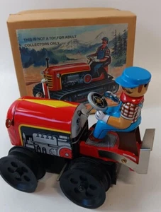 VTG 6" Tinplate Litho Tractor in box! No key or tracks. Collectors or Display - Picture 1 of 3