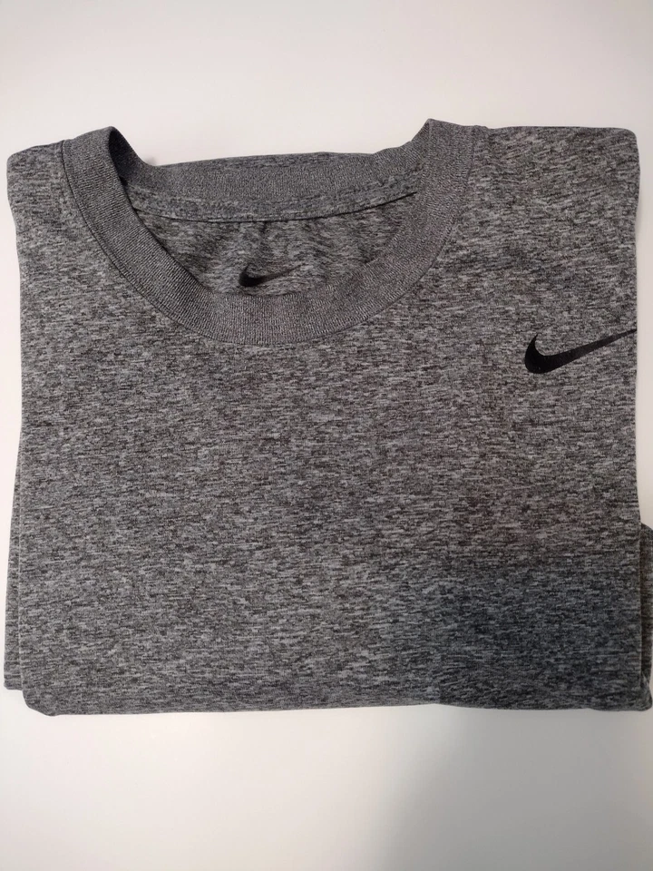 Pullover Nike Dri Fit Ligero Manga Larga Gris Grande-AGUJERO ABAJO LADO IZQUIERDO Foto 1 de 4