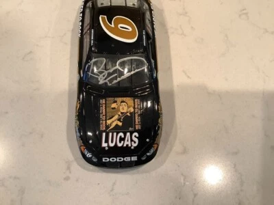Bill Elliott 2004 autografiado Dodge Intrepid Lucas/Elvis Presley diecast/tarjeta Foto 1 de 4