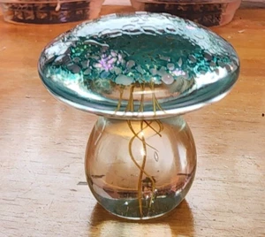 Wilkerson Mushroom Art Glas türkis blau grün mit grünen Akzenten schwarz Licht leuchtet - Bild 1 von 10