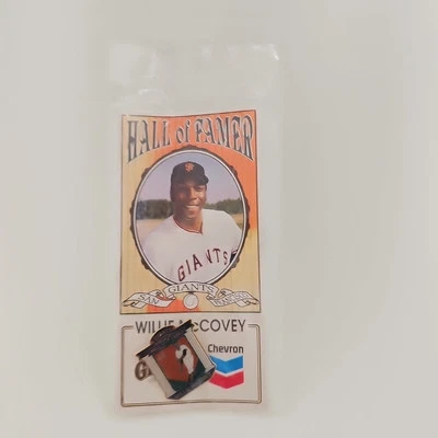 1991 HALL OF FAMER SAN FRANCISCO GIANTS CHEVRON WILLIE McCOVEY PIN still on card - Image 1 of 2