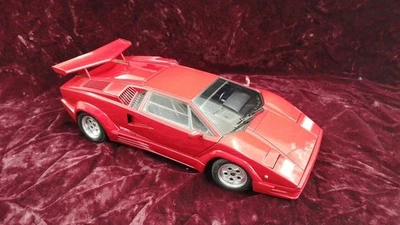 Minicar AUTOart 1/18 Lamborghini Countach Foto 1 de 4