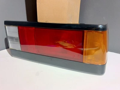 Conjunto de lanterna traseira direita original do fabricante Honda Civic 86–87 Stanley 043-7326 NOS - Imagem 1 de 4