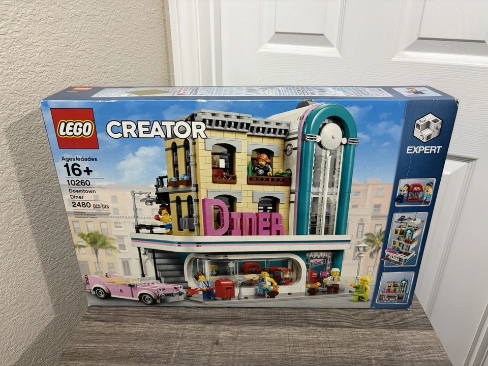 LEGO CREATOR: Downtown Diner (10260) - Image 1 of 4