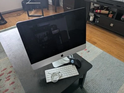 Apple iMac конец 2015 года 21,5 дюйма i5 8 ГБ 1 ТБ — отличное состояние с беспроводным трекболом M575 - Изображение 1 из 4