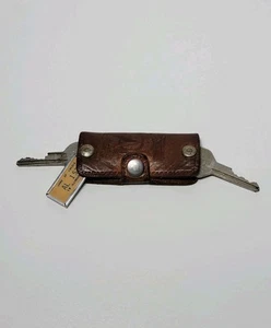 Vintage Dodge Dart Leather Key Holder Case Clauson Bros Chicago Dealer GM Keys - Foto 1 di 8