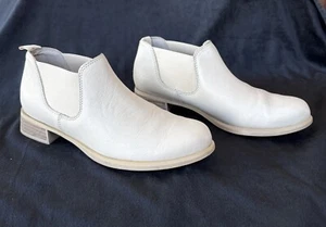 Munro Bedford Chelsea Ankle Booties White/Ivory Slip On Size 6M - Picture 1 of 10
