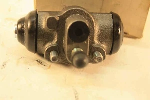 Rear Wheel Brake Cylinders (2) for MAZDA RX3 808 Mizer = 0433-26-610A 1977 pair - Picture 1 of 4